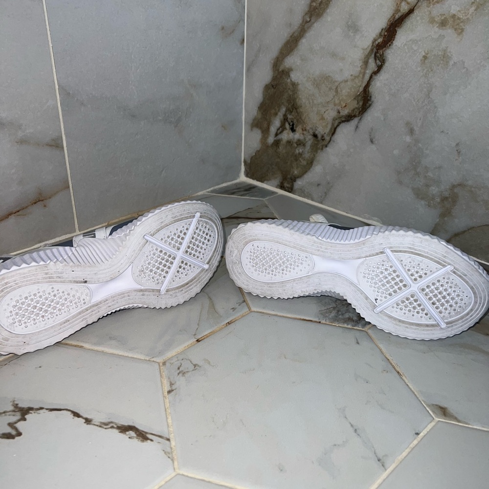 Puma Metallic Sneakers | Size: 7 - Picture 6 of 7